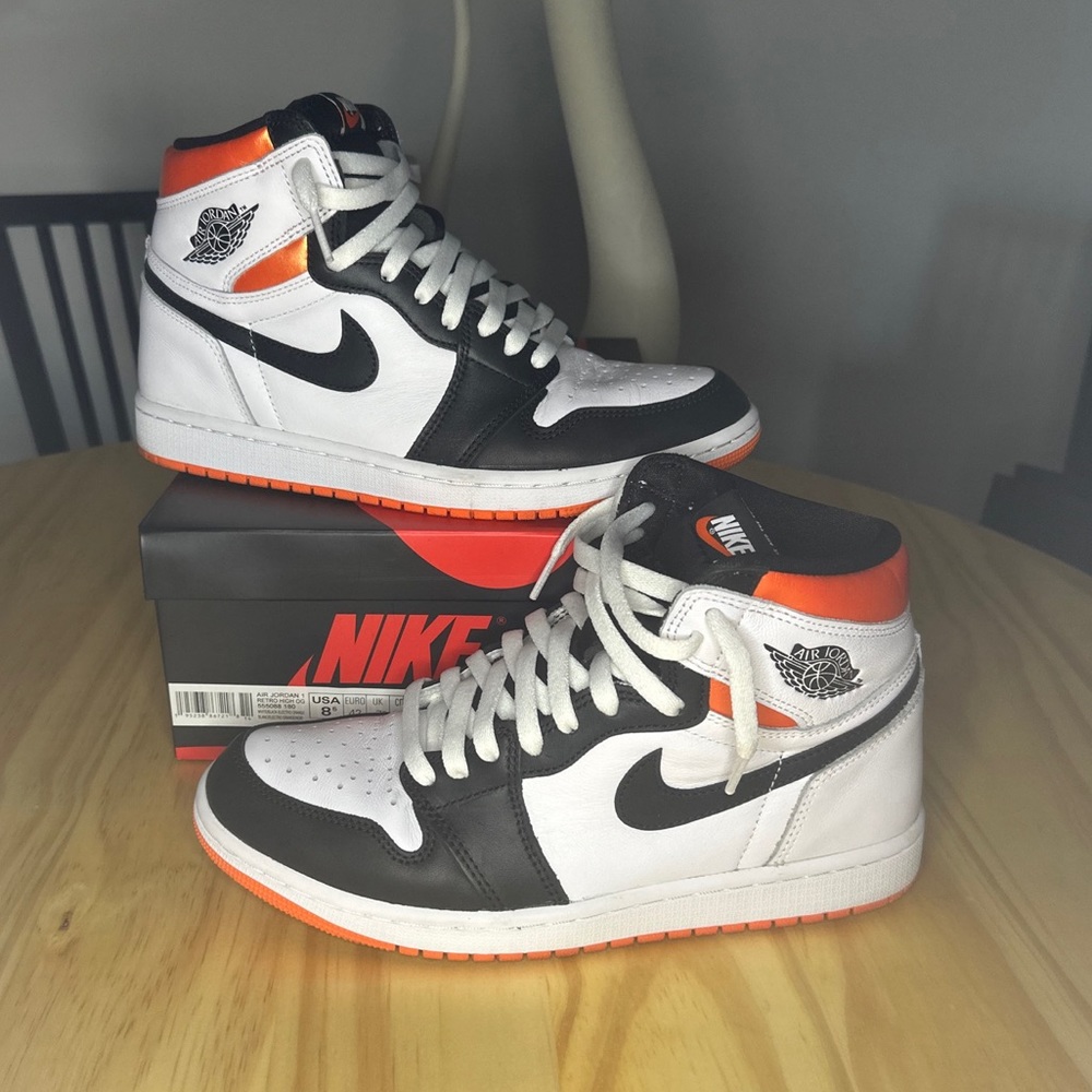 Jordan 1 Retro High OG 'Electro Orange' 555088-180 VNDS - Size 8.5